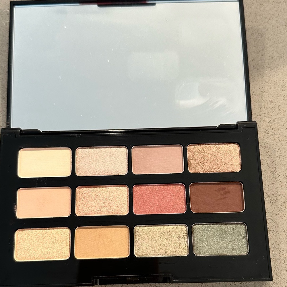 Laura Geller the casual collection multi finish eyeshadow palette